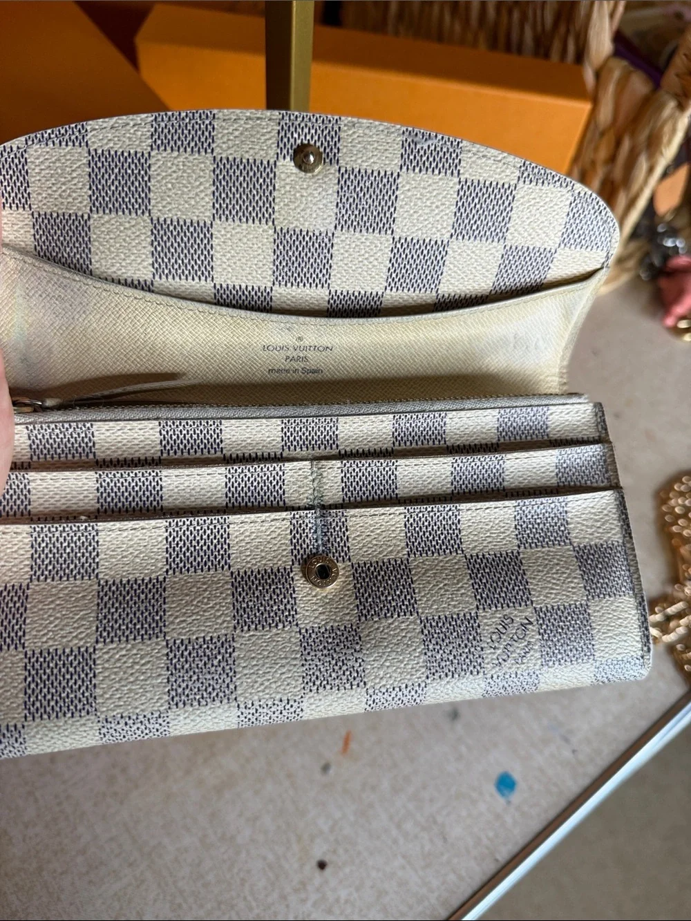 Louis Vuitton corners features